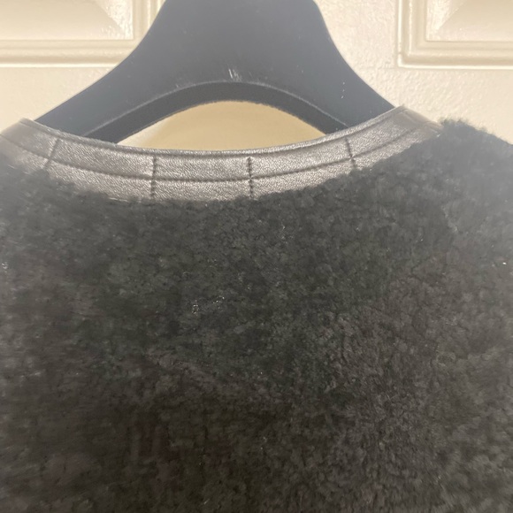 Chanel
Shearling jacket - Picture 9 of 15